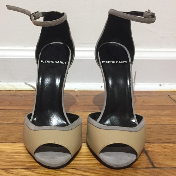 *NEW LISTINGS* - Picture 1 of 8